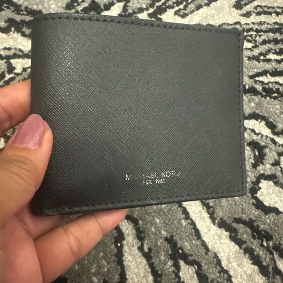 Michael Kors Men Wallet - Picture 5 of 7